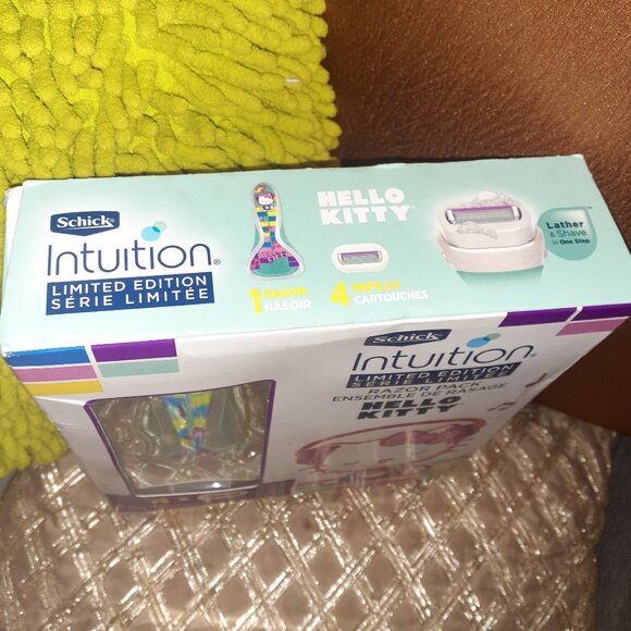 LIMITED EDITION HELLO KITTY SCHICK INTUITION RAZOR PACK - Picture 4 of 5